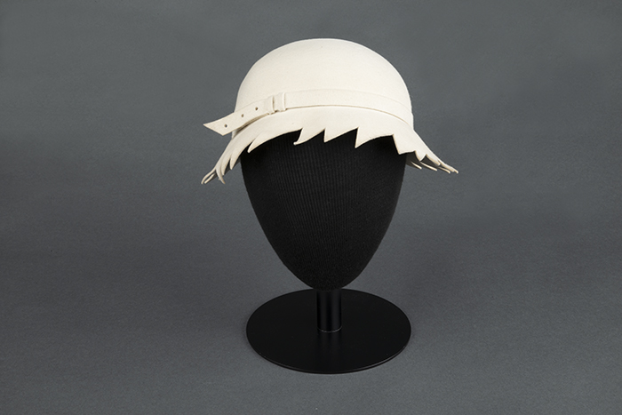 Image of White felt hat with pointed edges, 1950s